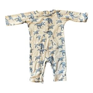 #M110, kate quinn long sleeve, snap back and bottom Onesie, size 3-6 mont…